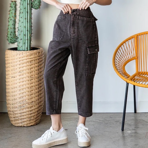 Oli & Hali Pants - *NWOT* Oli & Hali Charcoal Cropped Cargo Jeans Sz Large